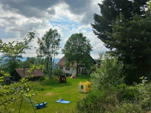 Le terrain de jeu des enfants, commun à tous les gîtes