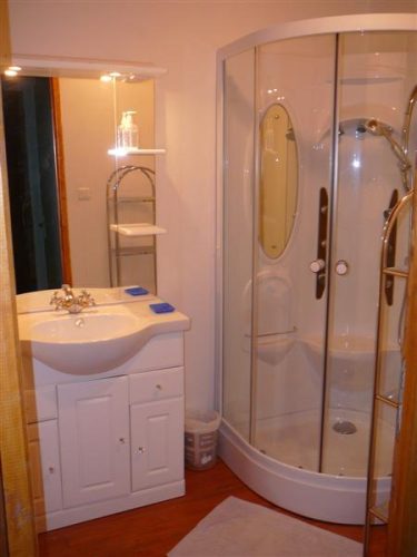 Salle de bain 1 du gîte Jonquilles