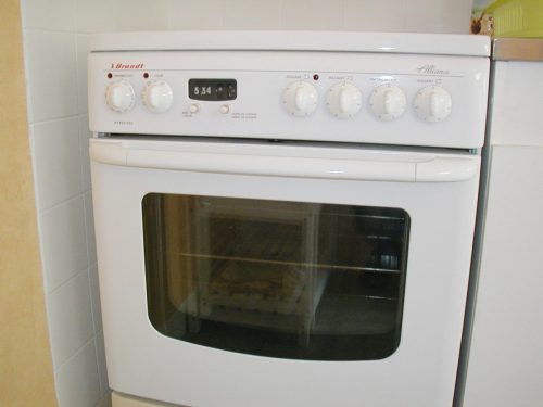 Four et plaques électriques